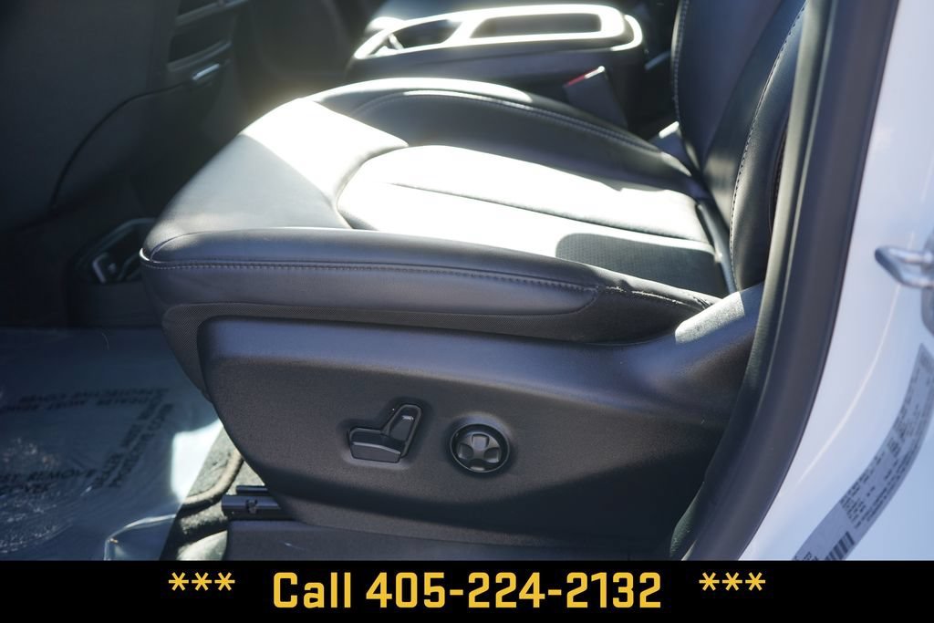 2025 Chrysler Pacifica Select - Photo 16