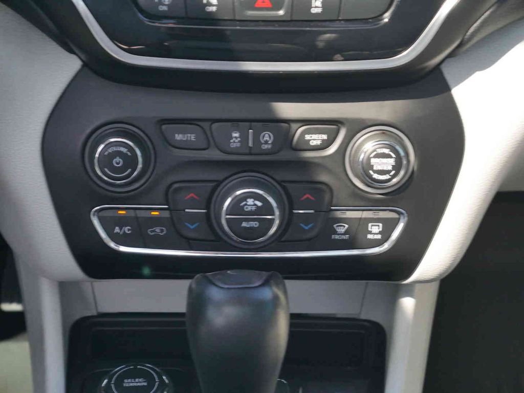 Used 2021 Blue Jeep Limited image 8