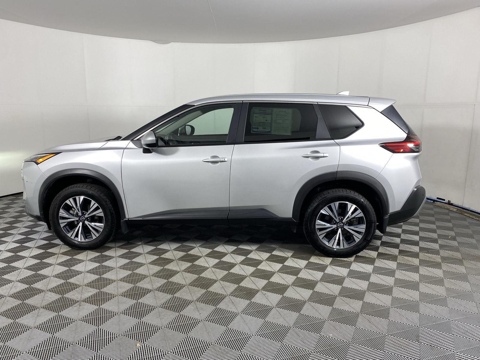 Used 2023 Brilliant Silver Metallic Nissan SV image 4