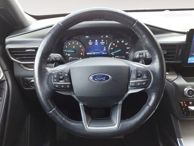 Used 2020 Silver Metallic Ford Limited image 13