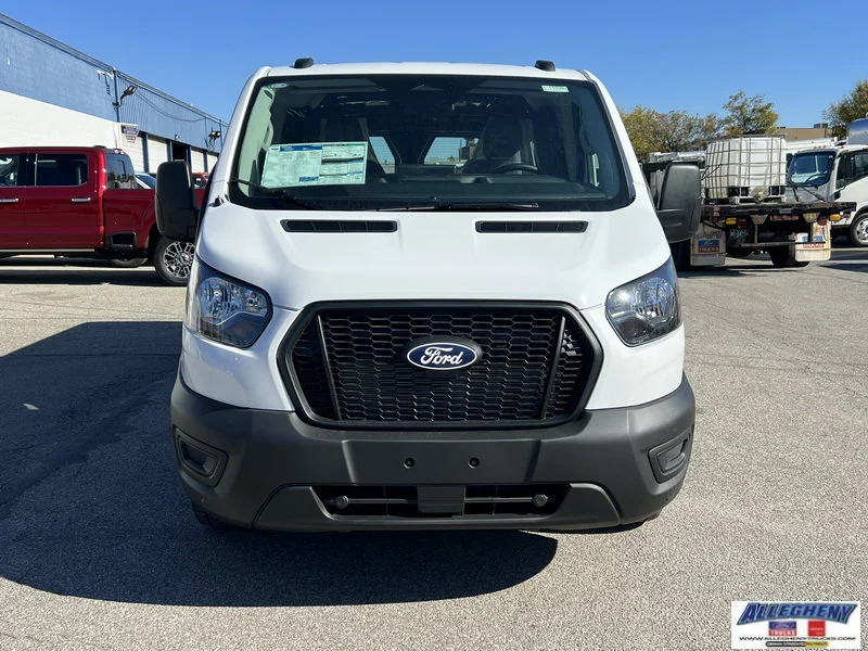 New 2027 Oxford White Ford T250 image 3