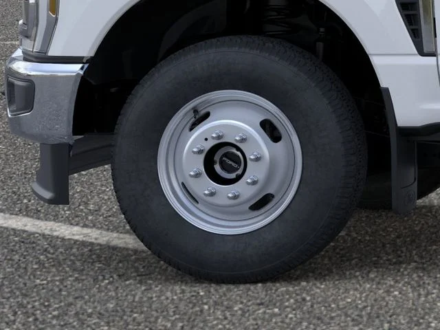 New 2026 Oxford White Ford XLT image 19