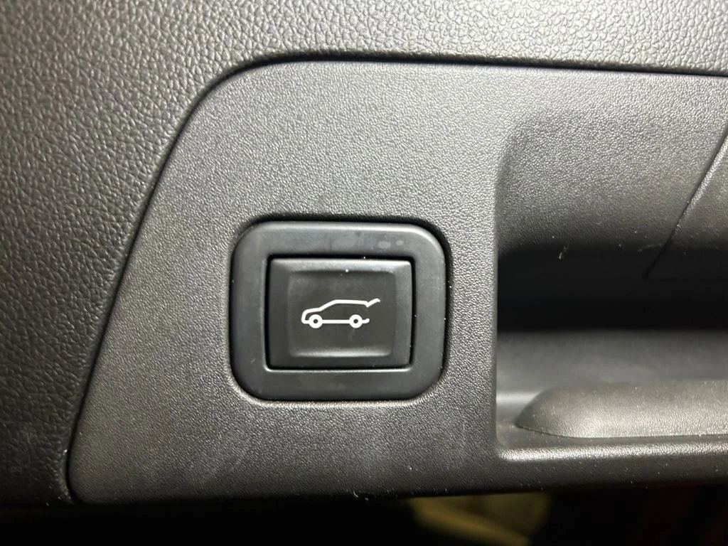 Used 2021 Cinnabar Buick Essence image 21