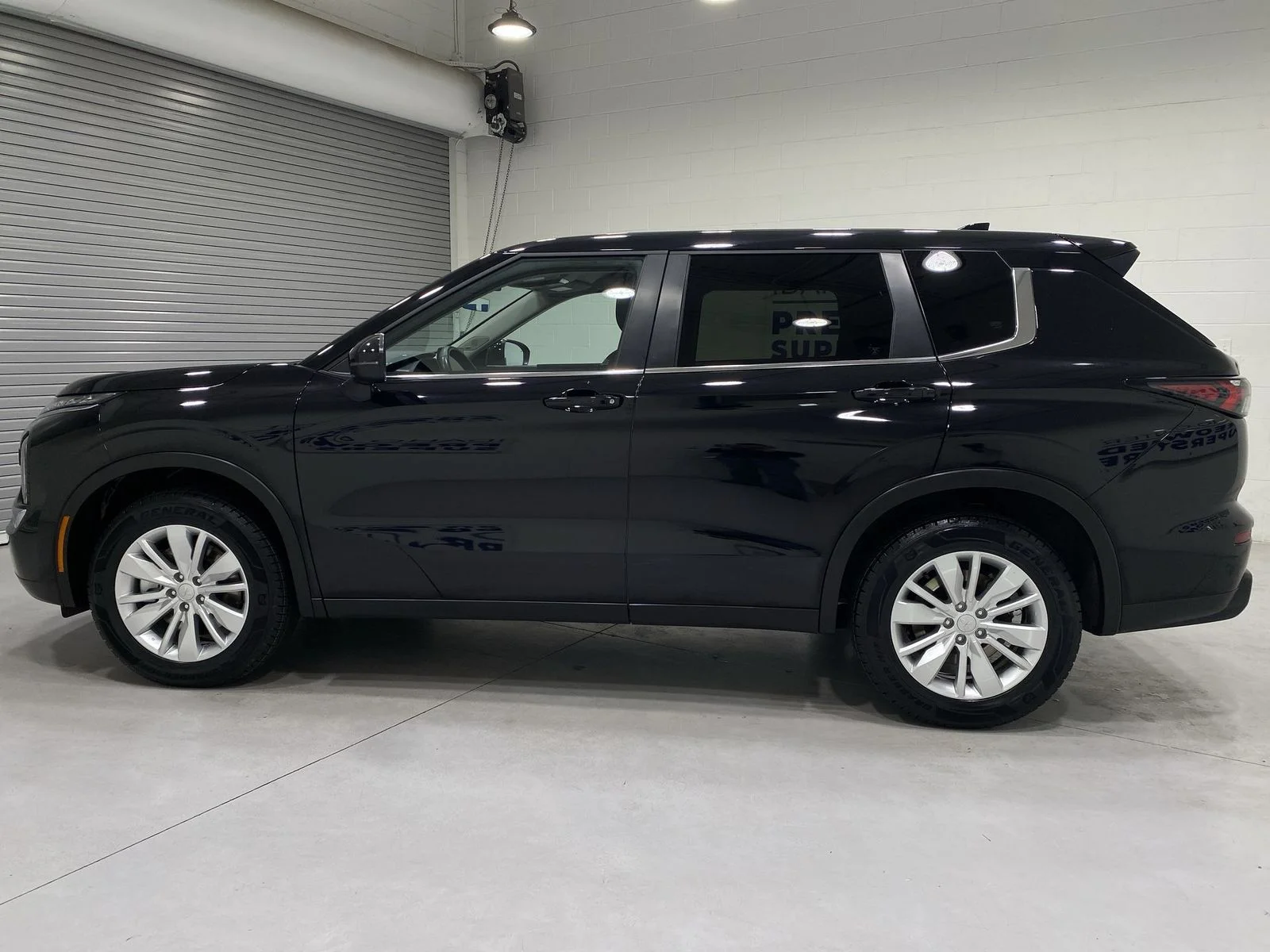 Used 2025 Black Mitsubishi ES image 5