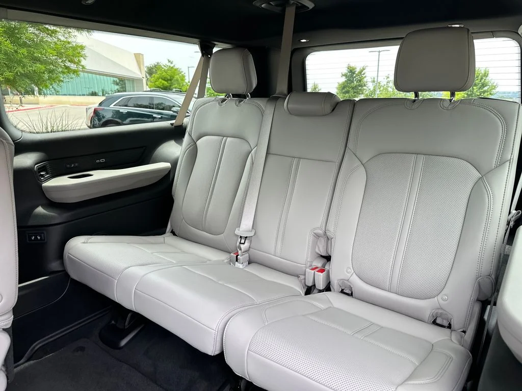 New 2026 Fathom Blue Pearlcoat Jeep  image 35