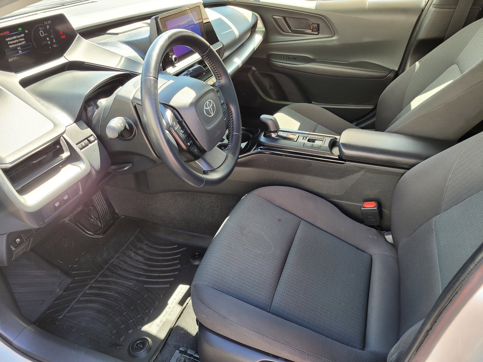 Used 2023 White Toyota  image 15