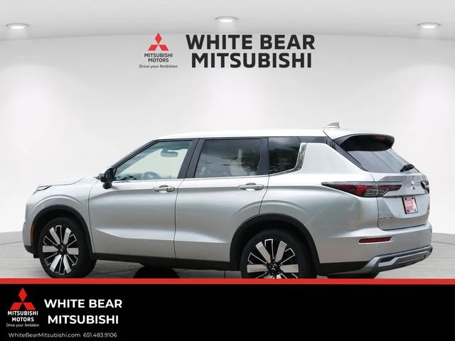 Used 2025 Gray Mitsubishi SE image 4