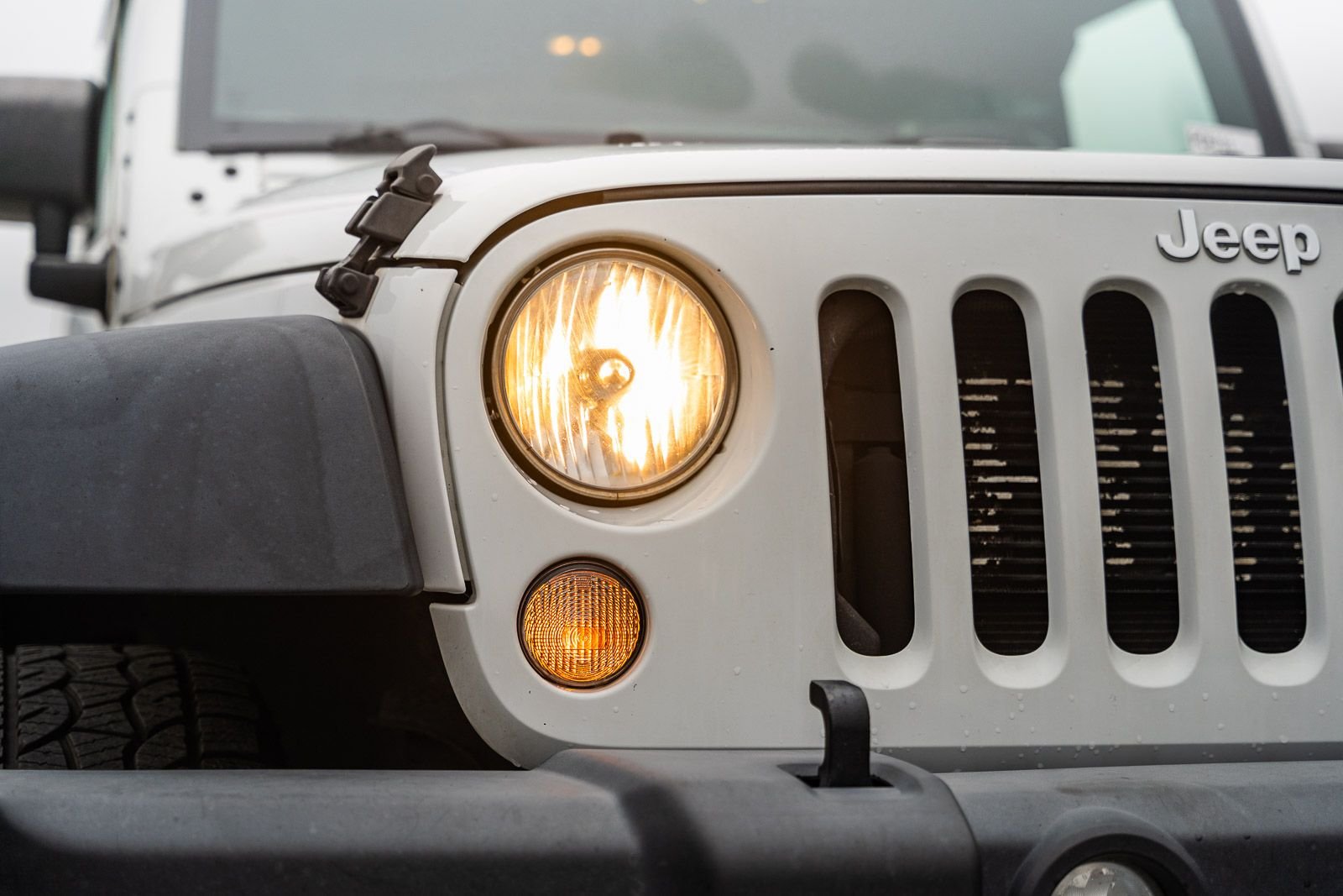 Certified Used 2018 White Jeep Unlimited Sport image 10