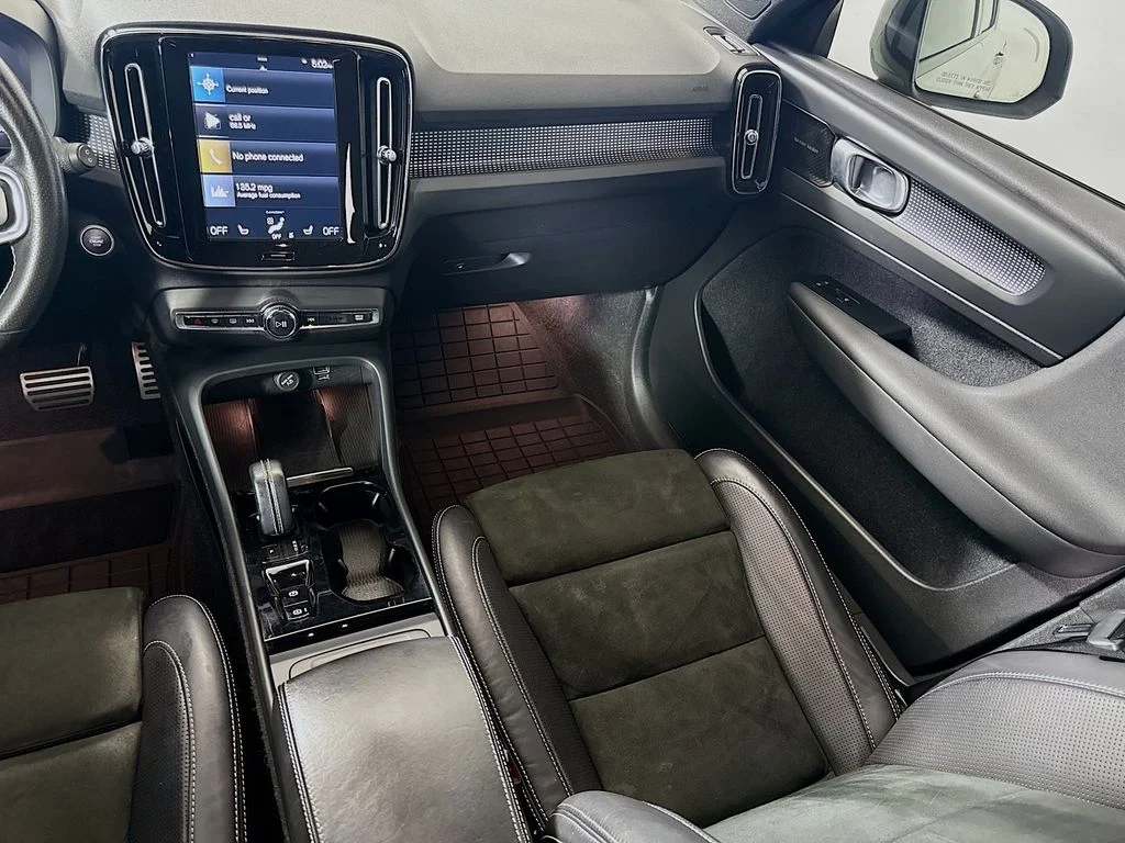 Used 2021 Glacier Silver Metallic Volvo R-Design image 24