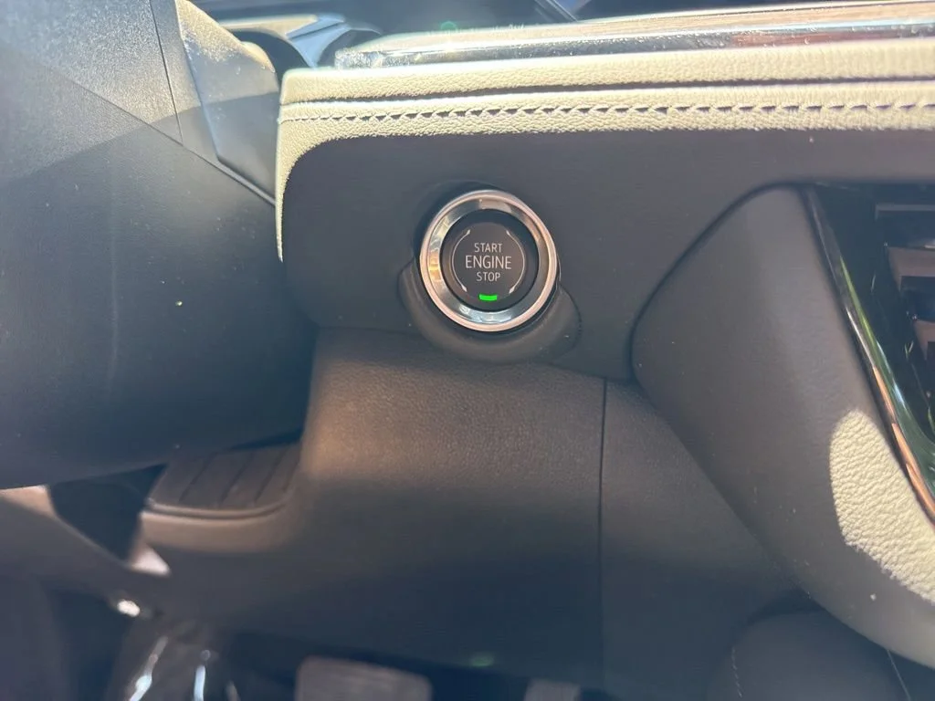 Used 2025 Summit White Chevrolet LT image 25