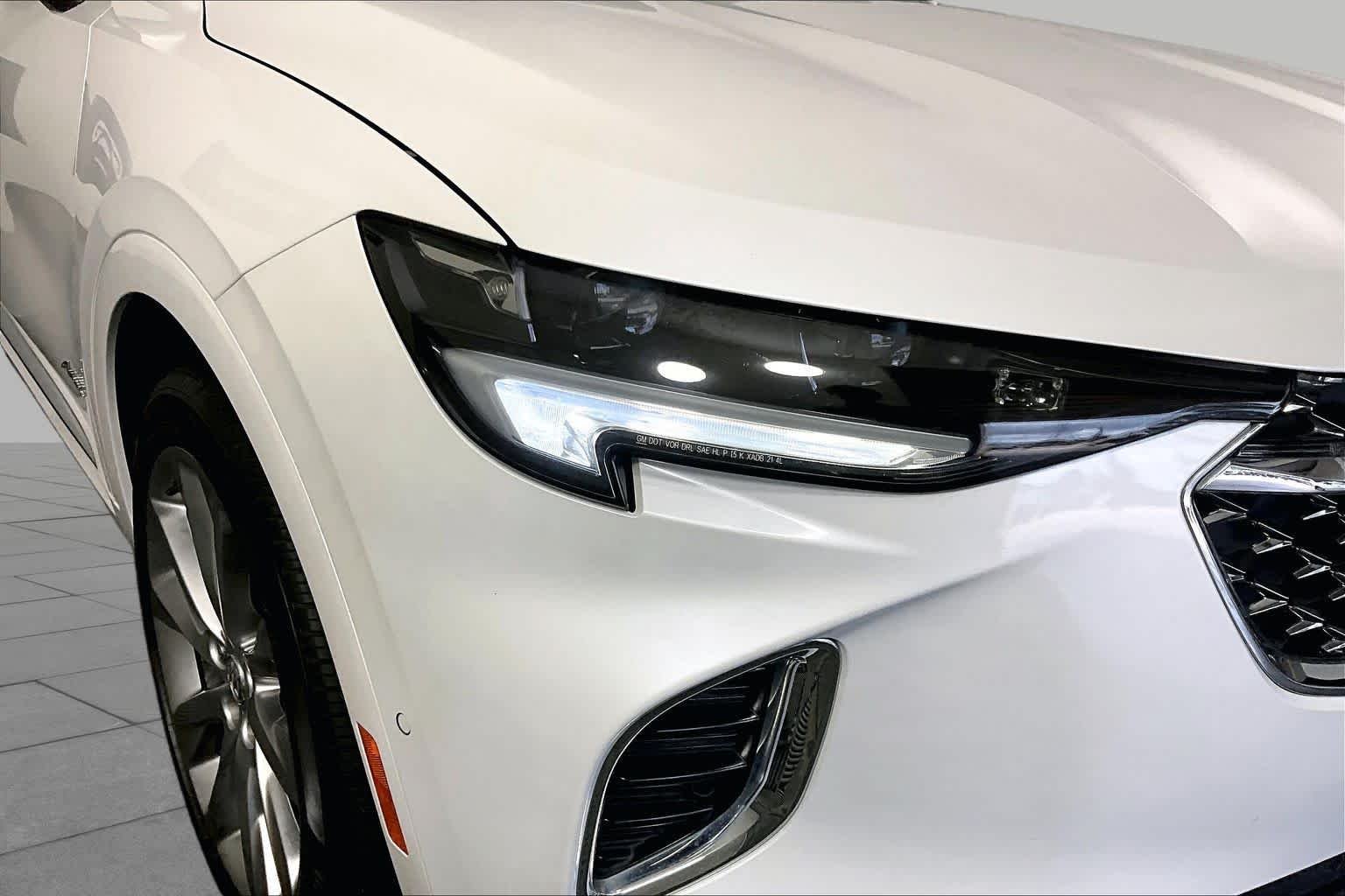 Used 2023 White Frost Tricoat Buick Avenir image 27