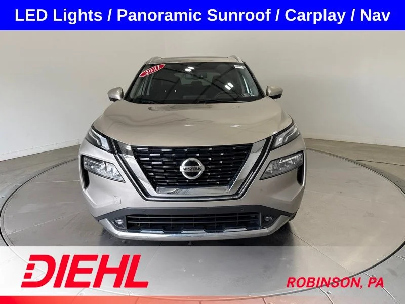 Used 2021 Gold Nissan Platinum image 2