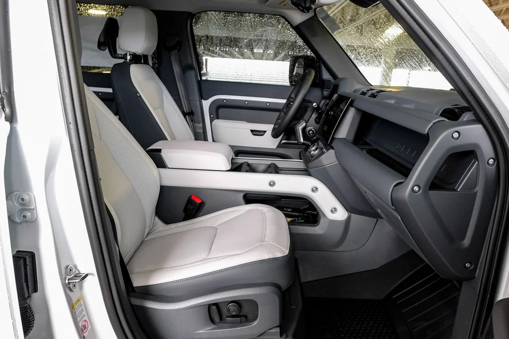 New 2026 Borasco Grey Metallic Land Rover S image 22