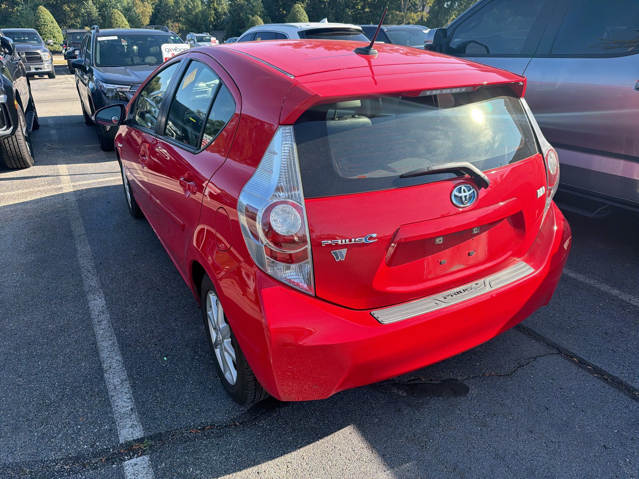 Used 2014 Red Toyota  image 3
