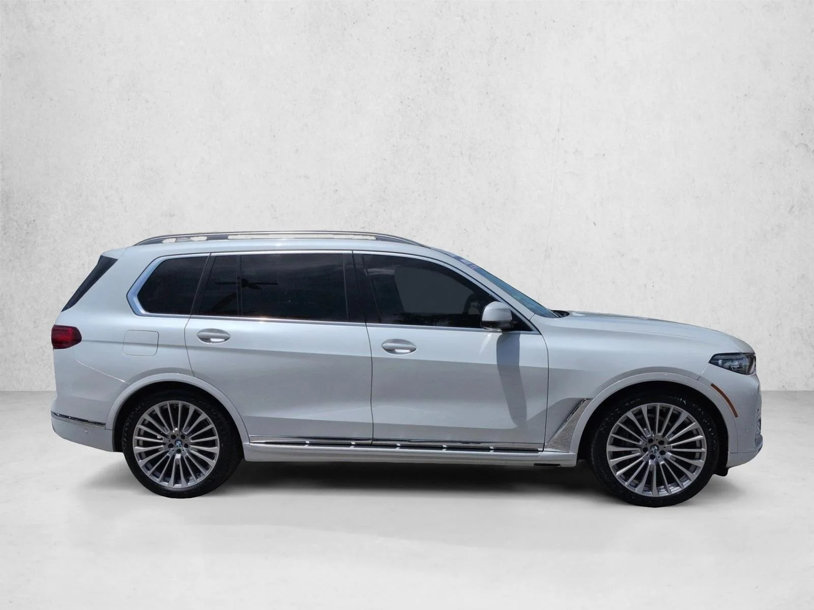 Used 2019 Mineral White Metallic BMW xDrive40i image 4