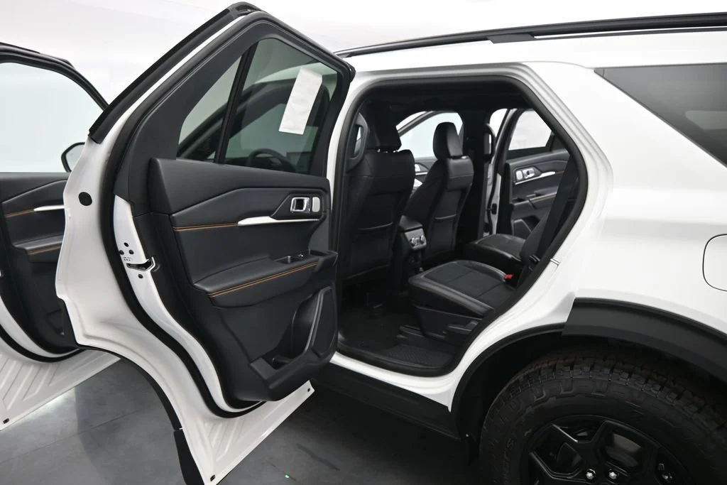 New 2026 Star White Metallic Tri-Coat Ford Tremor image 18