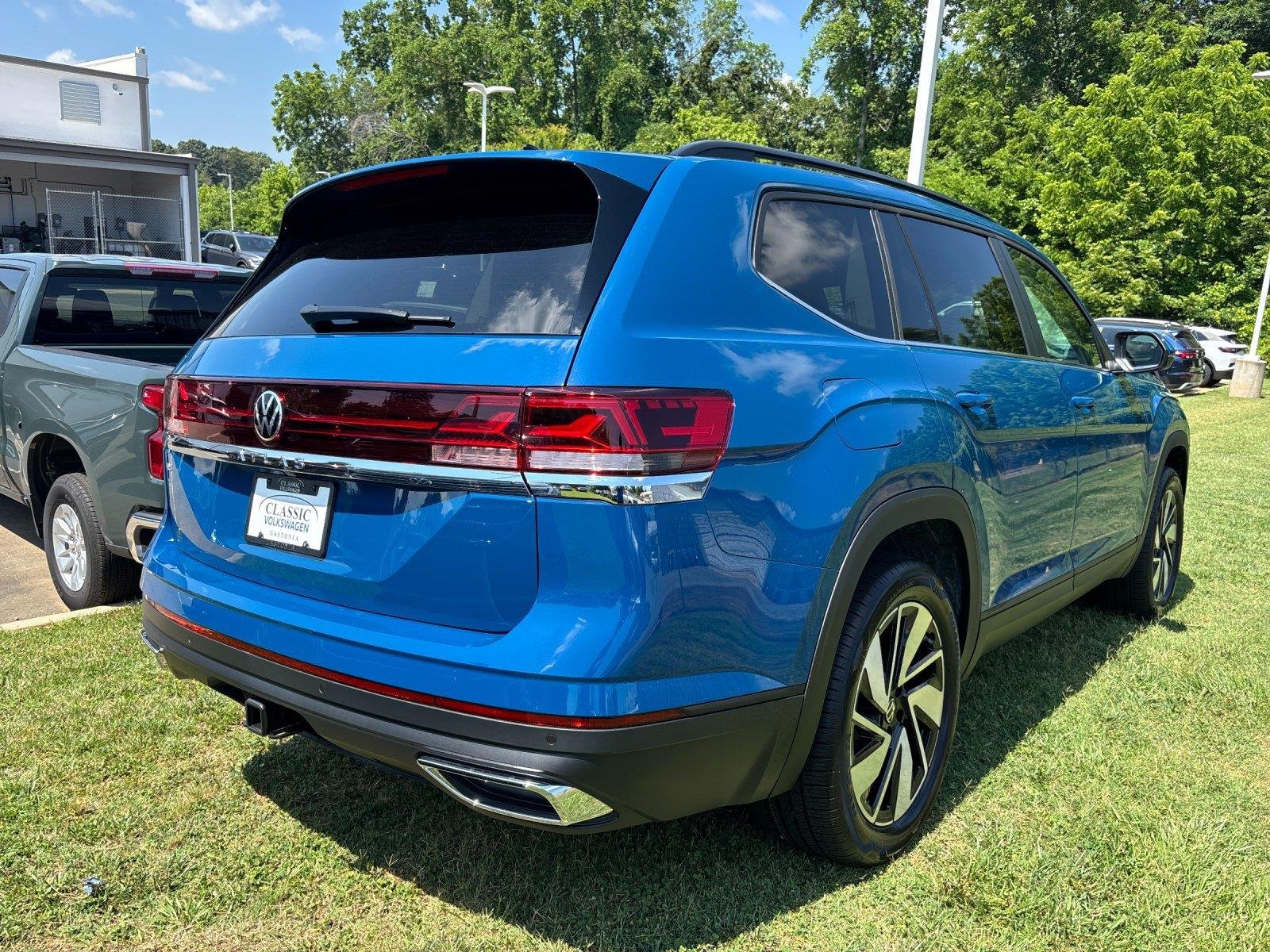 New 2026 mountain lake blue metallic VOLKSWAGEN 2.0T SE w/Technology image 4