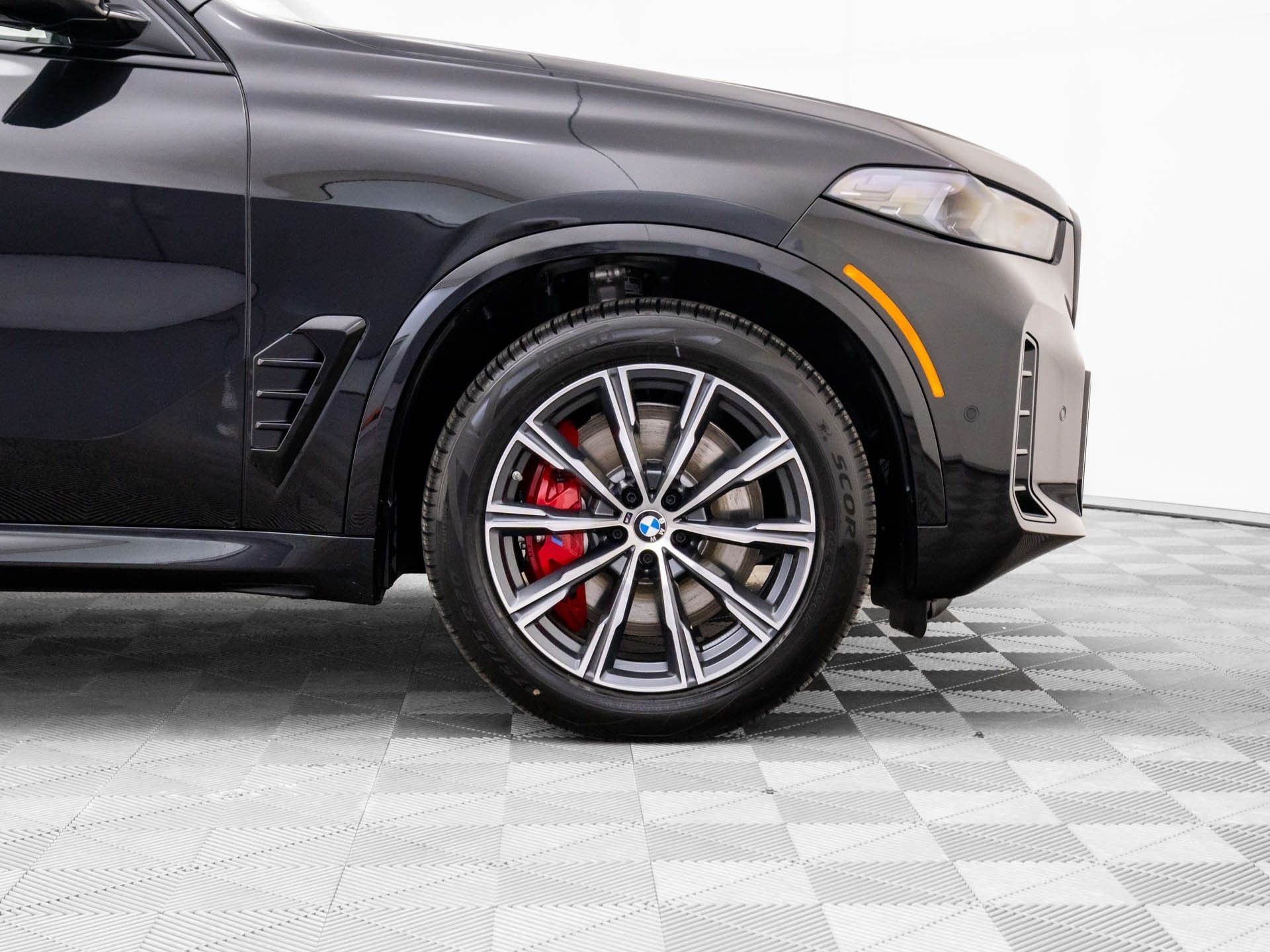 New 2026 Black Sapphire Metallic BMW xDrive50e image 34