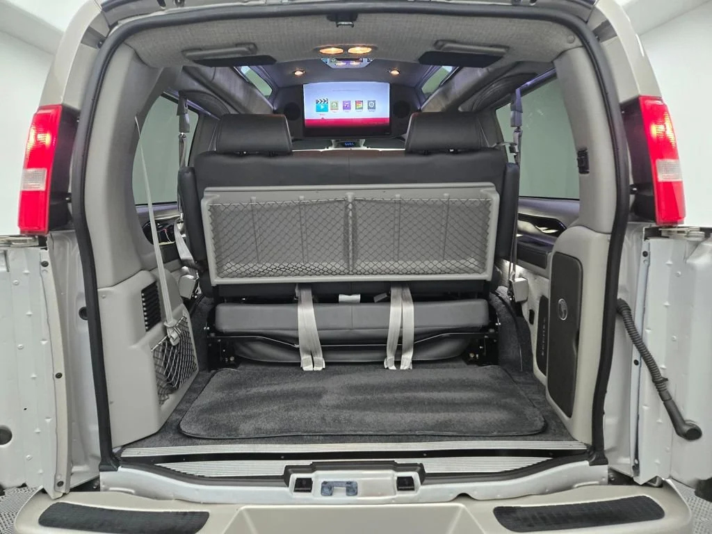 2023 GMC Savana Cargo Work Van - Photo 6
