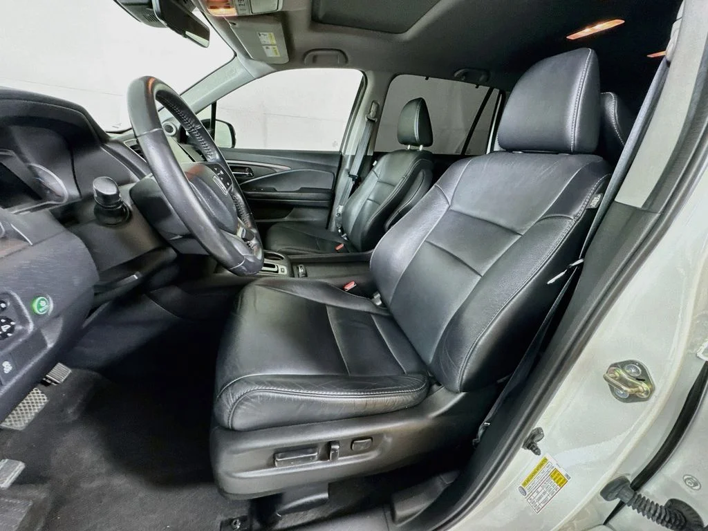 Used 2020 White Honda EX-L image 26