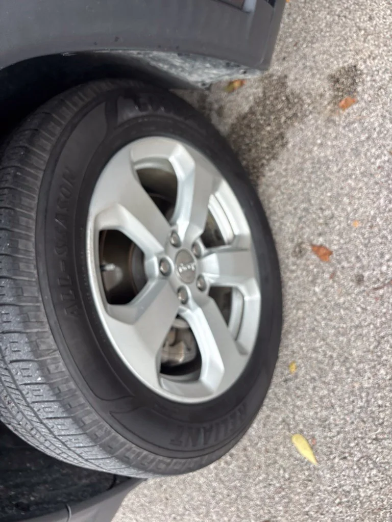Used 2021 Crystal Metallic Jeep Latitude image 37