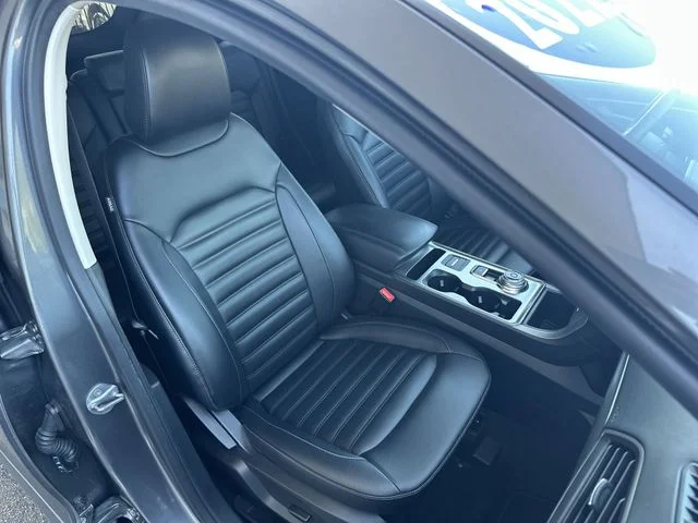 Used 2022 Gray Ford SEL image 25