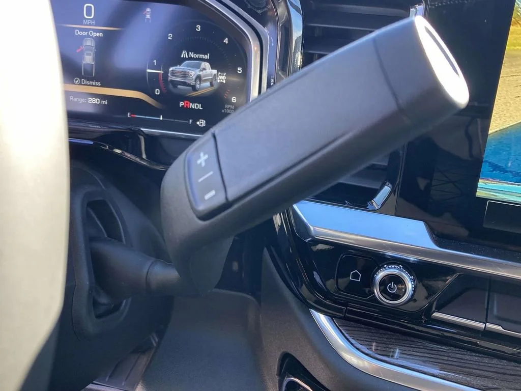 New 2026 Sterling Metallic GMC Elevation image 24