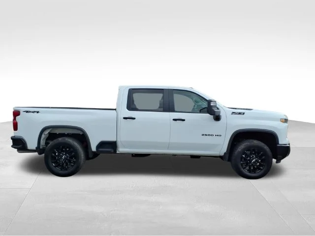Used 2025 White Chevrolet Custom image 11
