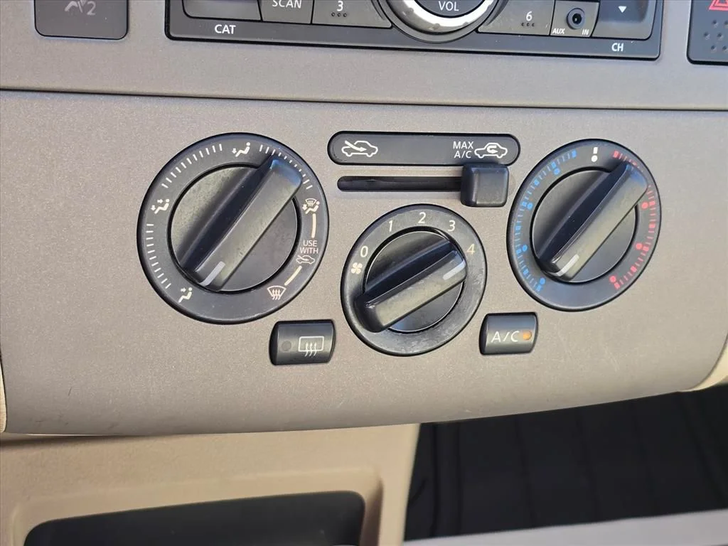 Used 2007 Red Nissan 1.8 SL image 17