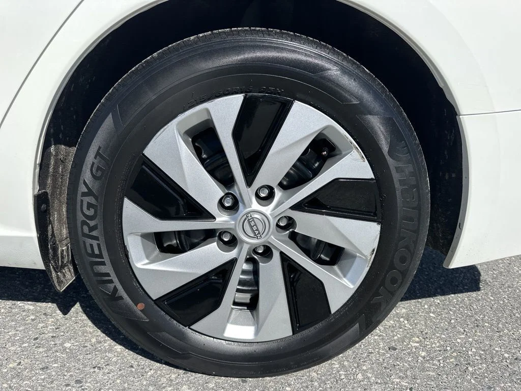 Used 2024 White Nissan 2.5 S image 25