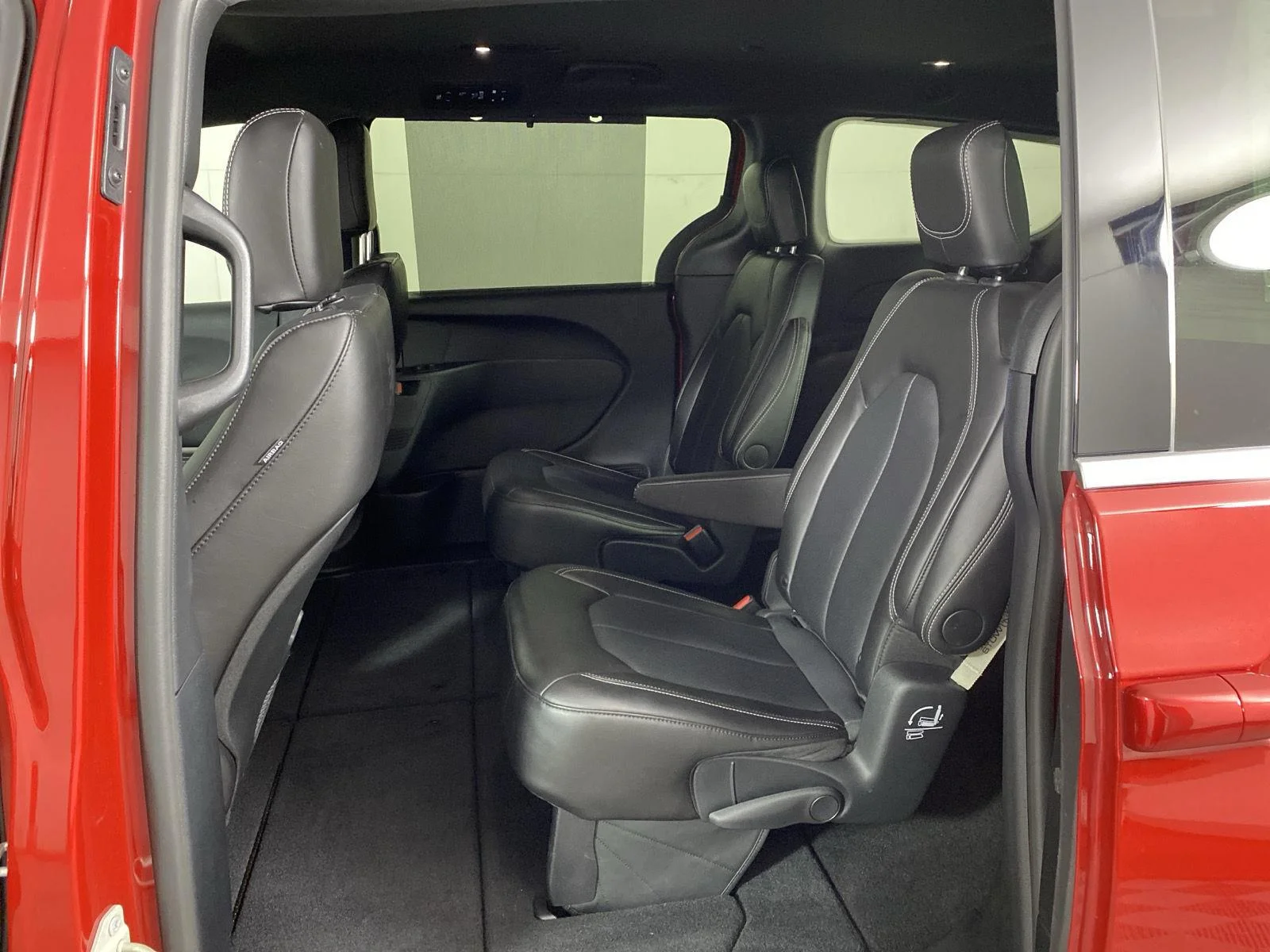 Used 2025 Red Hot Pearlcoat Chrysler Select image 8
