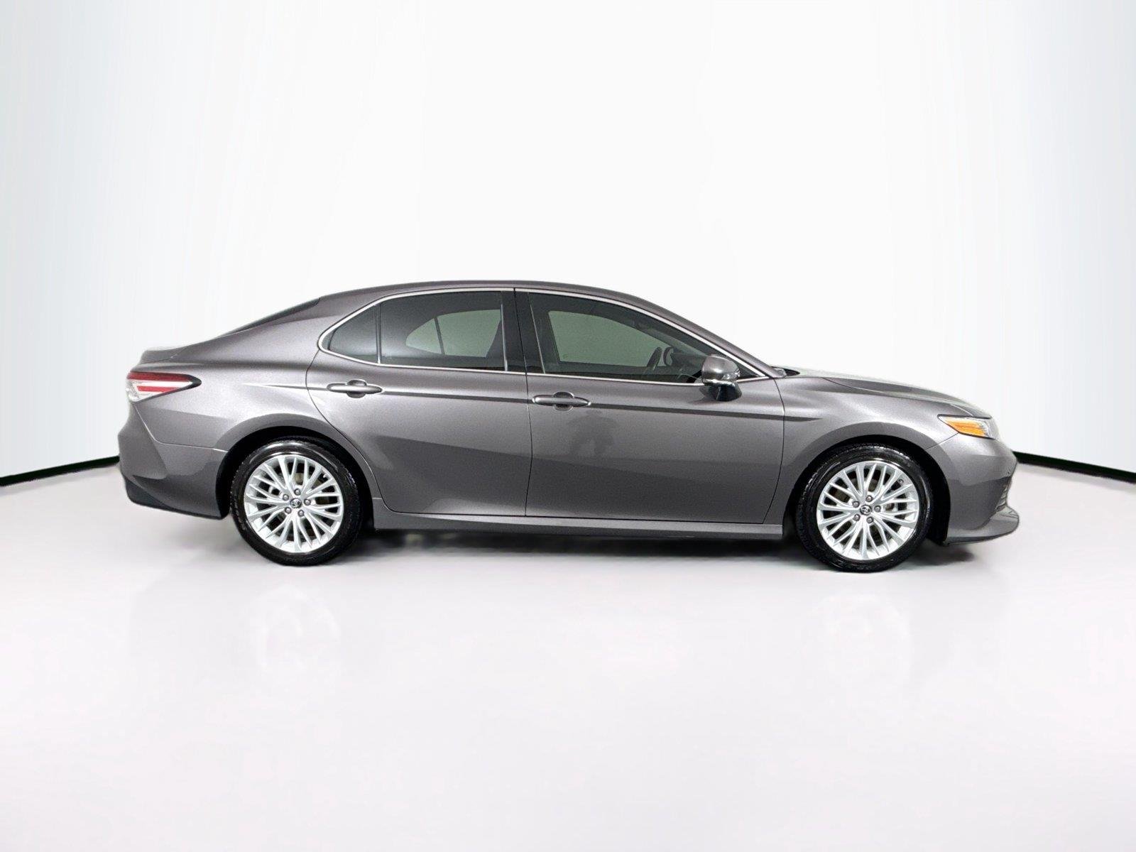 Used 2018 Predawn Gray Mica Toyota XLE image 10