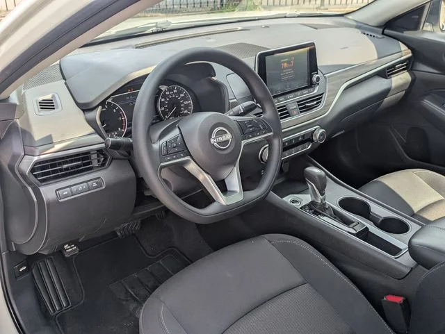 Used 2025 White Nissan 2.5 SV image 32