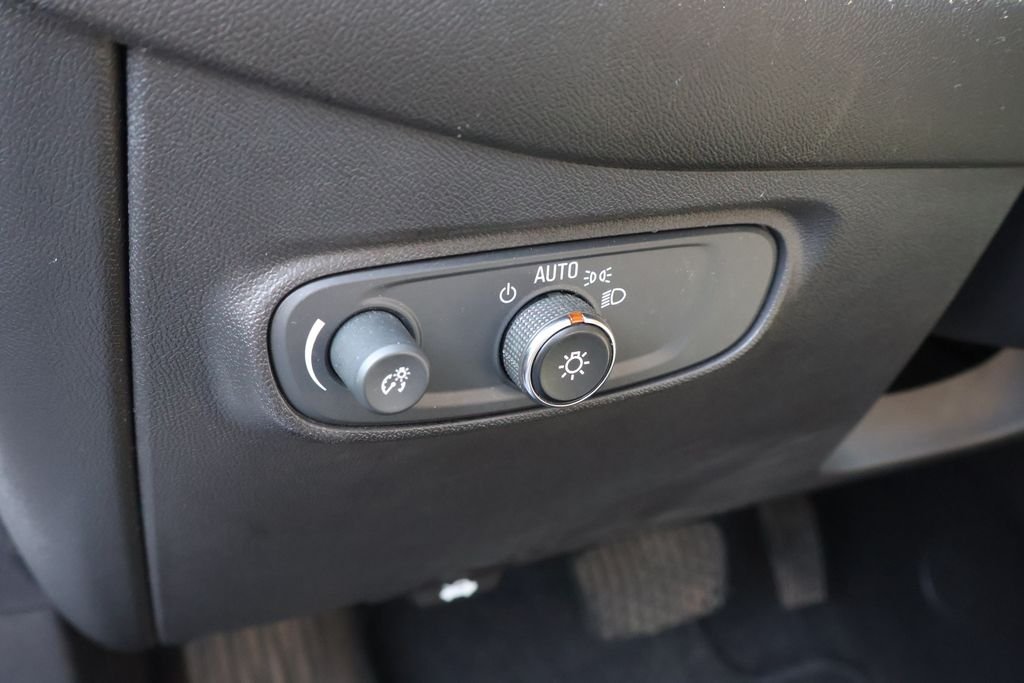Used 2019 SUMMIT WHITE Chevrolet LS image 14