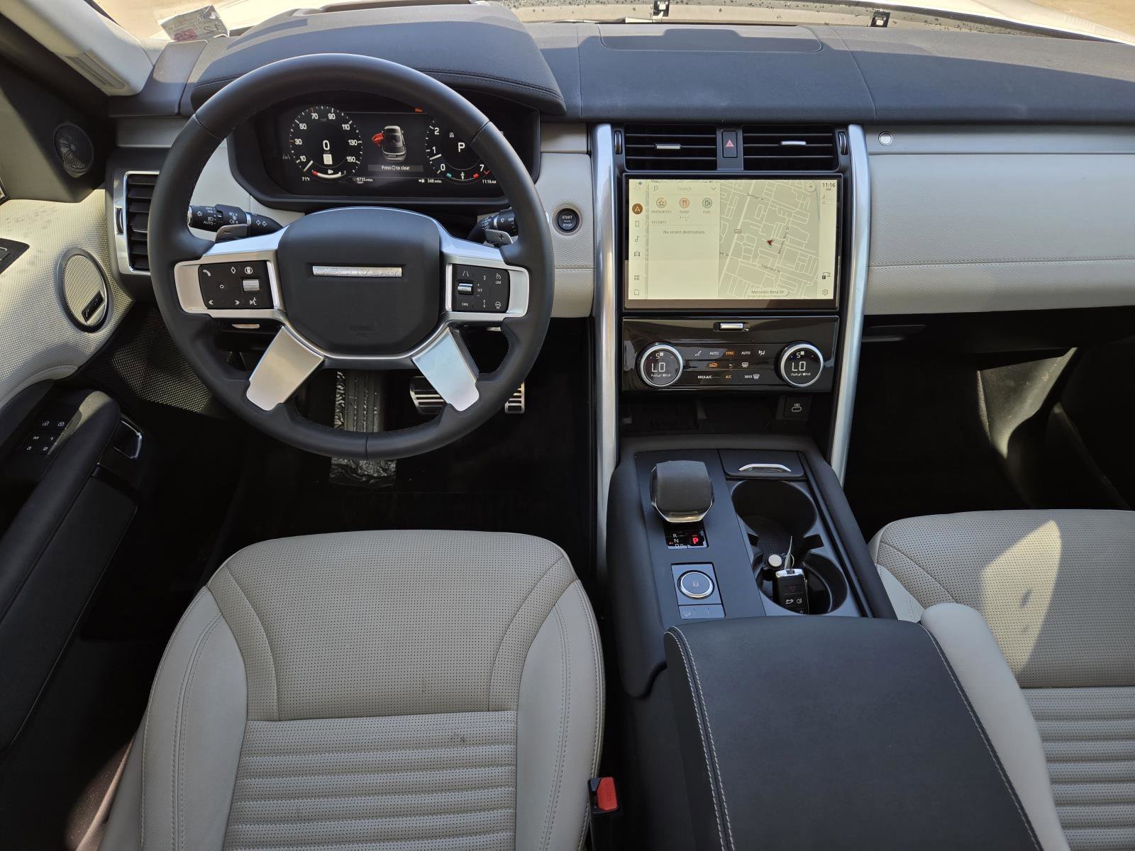 Used 2025 Fuji White Land Rover Dynamic SE image 35