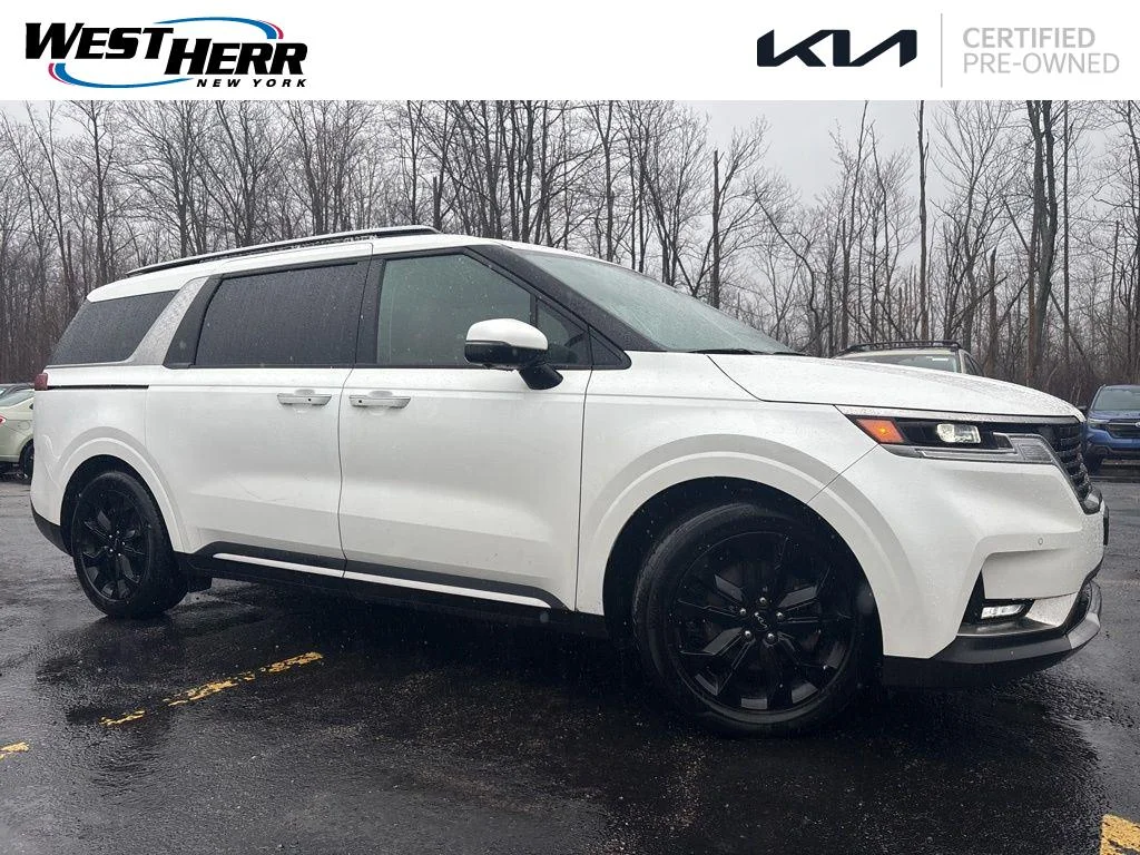 2024 Kia Sedona SX's photo