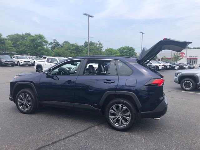 Used 2022 Blue Toyota XLE Premium image 9