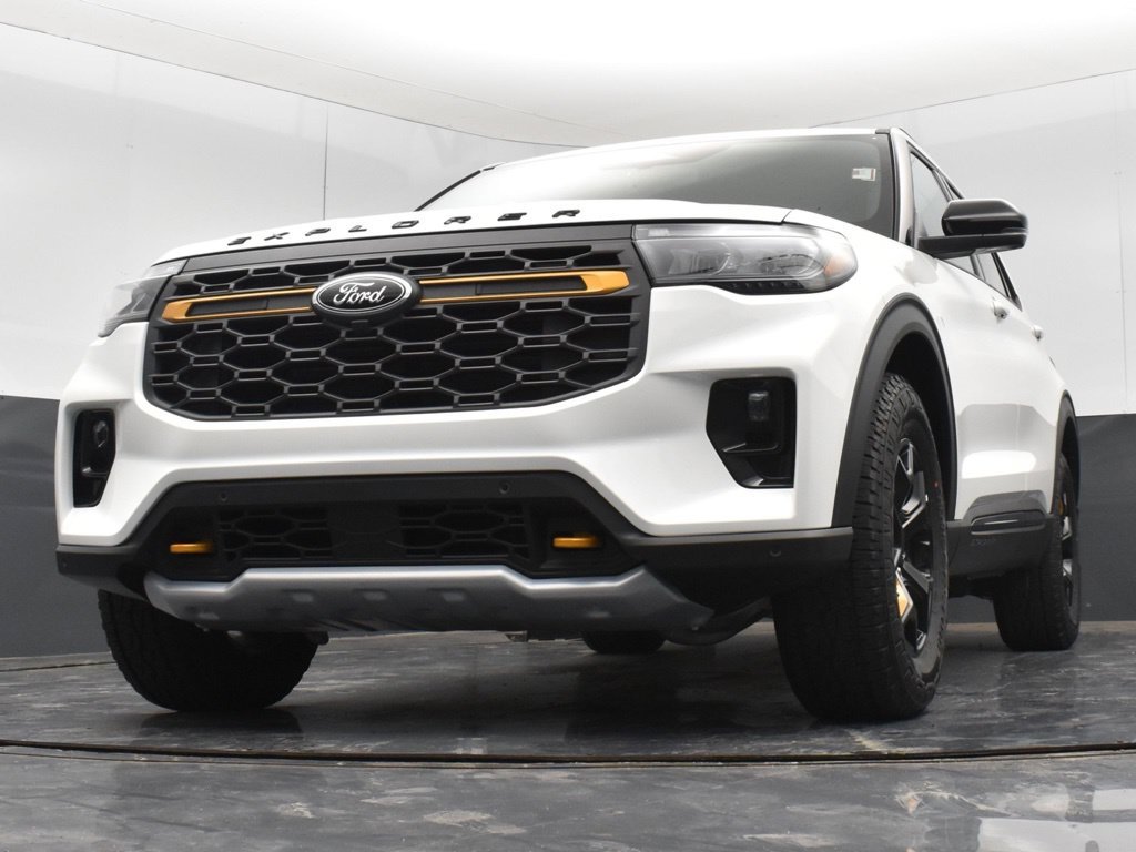 New 2026 Star White Metallic Tri-Coat Ford Tremor® image 25