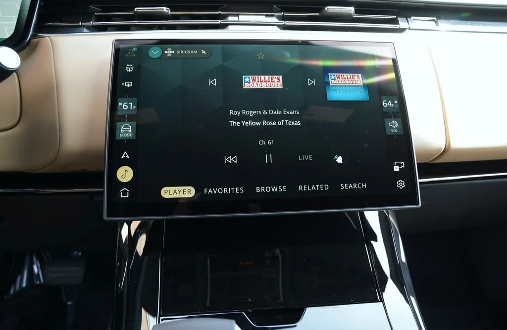 Used 2026 White Land Rover SE image 19