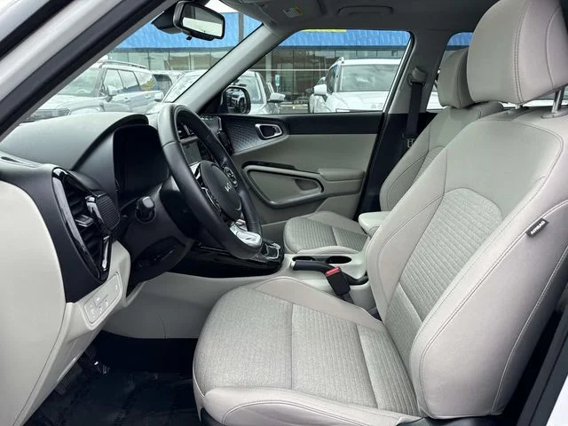 Used 2022 White Kia EX image 14