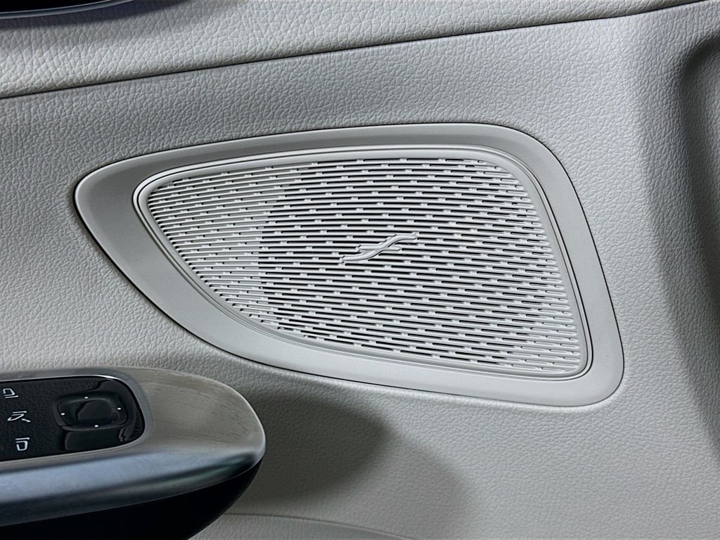 Used 2023 Gray Mercedes-Benz C 300 image 16