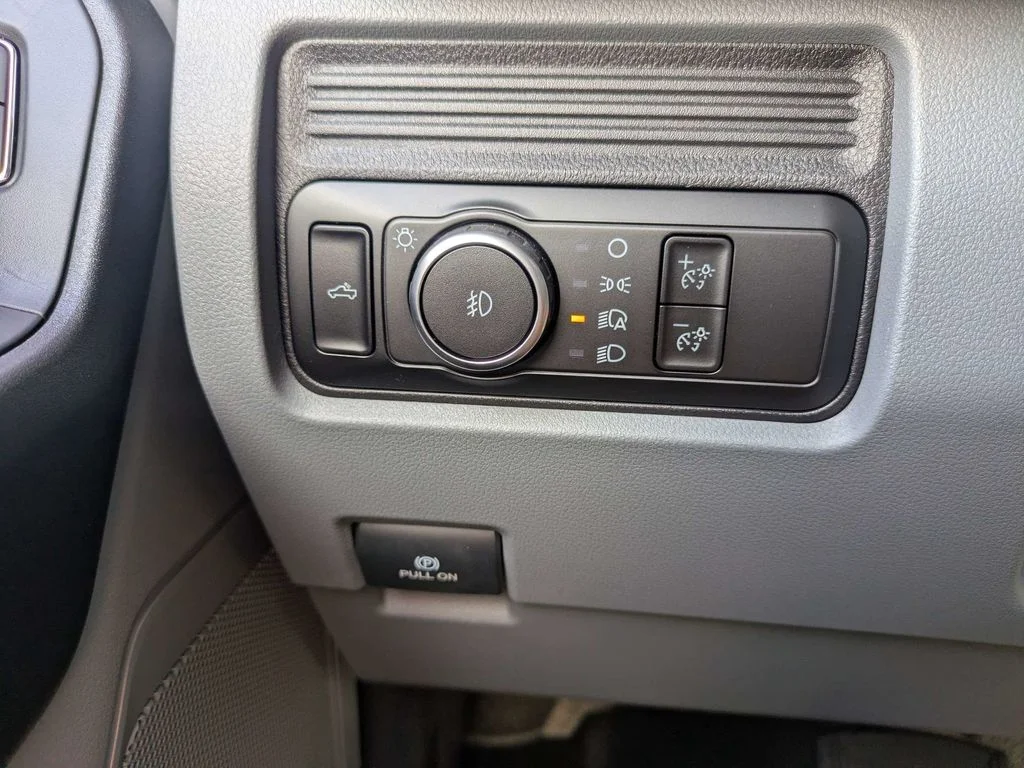 New 2027 Oxford White Ford XL image 24