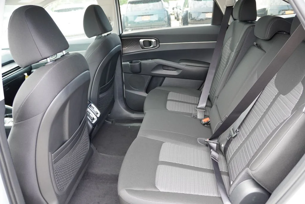 New 2026 Glacial White Pearl Kia LX image 11