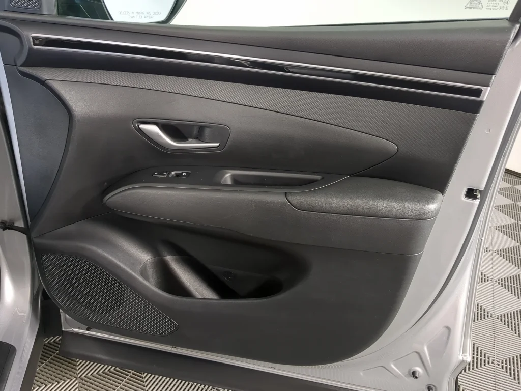 Used 2023 Silver Hyundai SE image 19