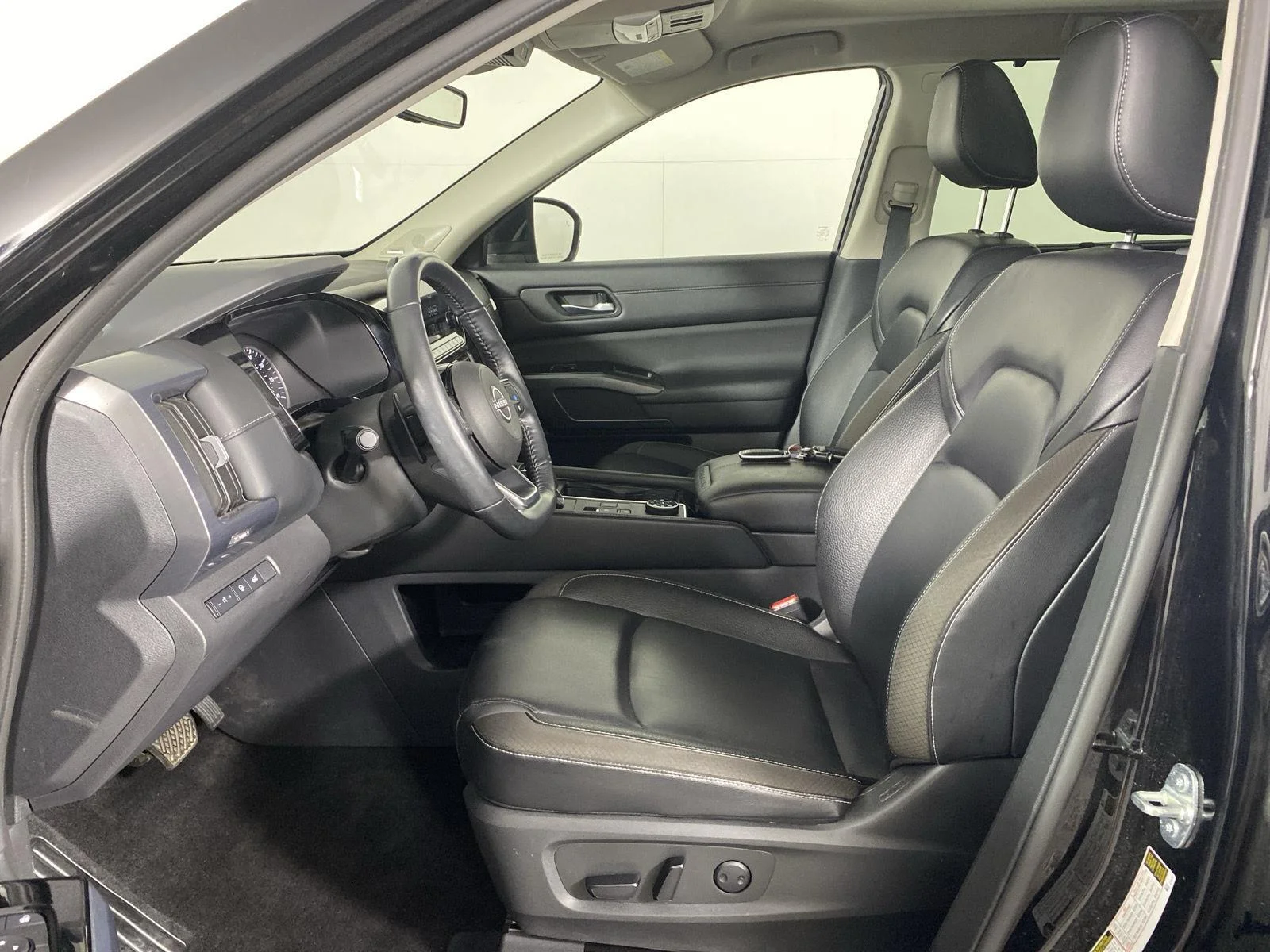 Used 2024 Super Black Nissan SL image 13