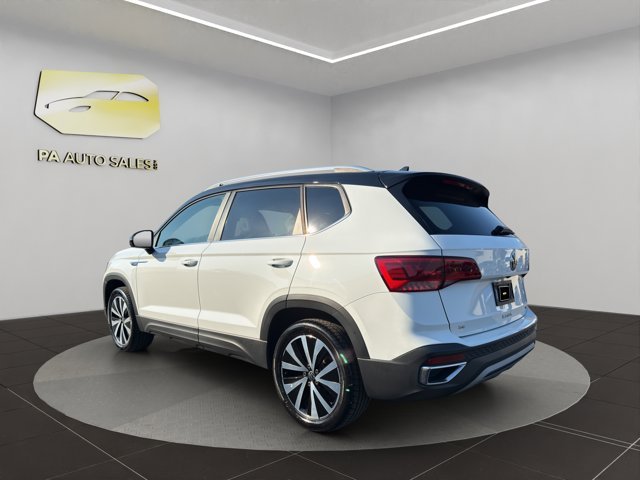 Used 2023 White Volkswagen SE image 5