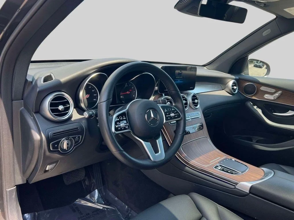 Used 2022 Graphite Gray Metallic Mercedes-Benz GLC 300 image 21