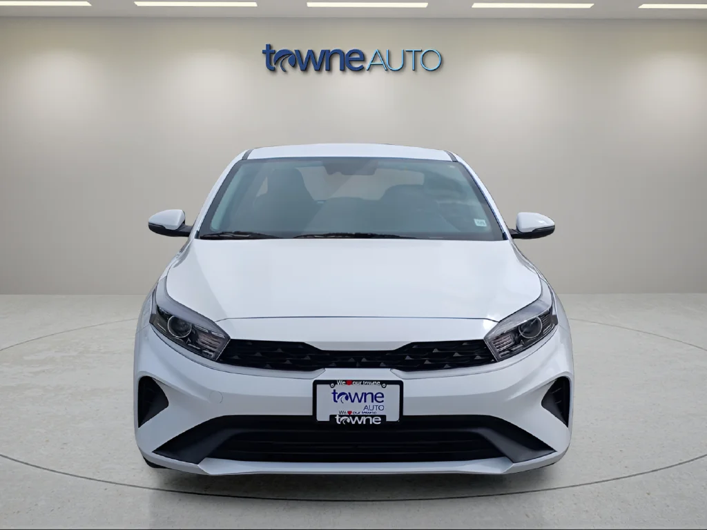 Used 2023 White Kia LXS image 9