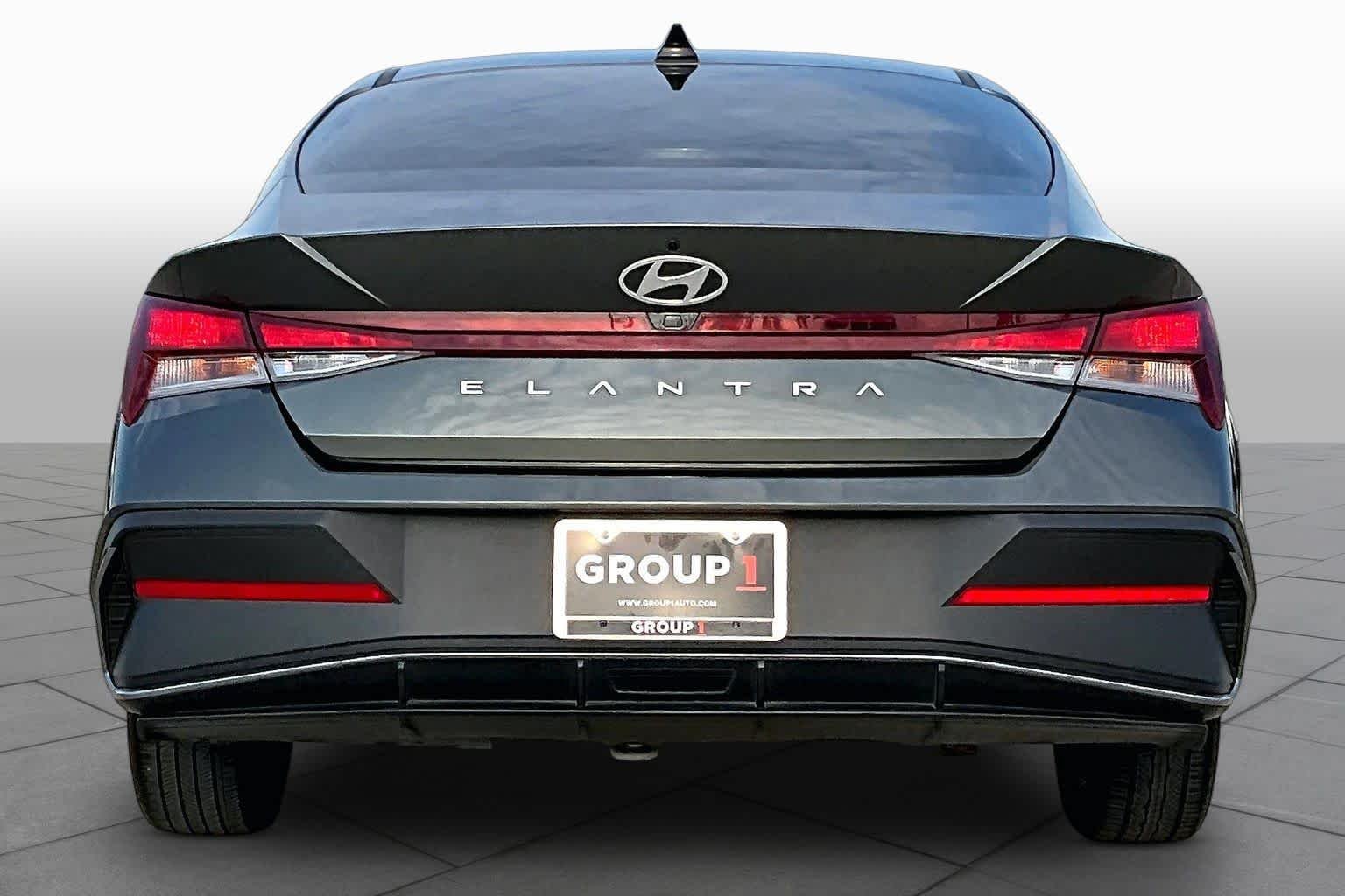 Used 2024 Amazon Gray Hyundai SEL image 5
