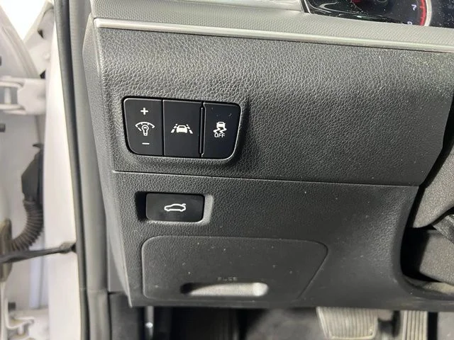 Used 2023 White Kia GT-Line image 20